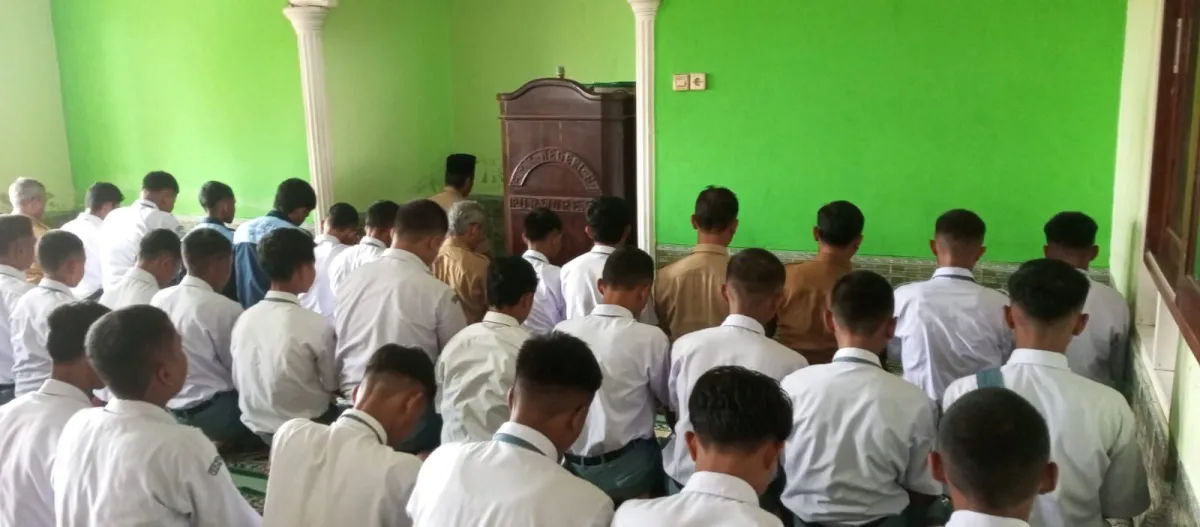 Mushola At Tarbiyah: Tempat Beribadah yang Menyatu dengan Kehidupan Warga Cilacap